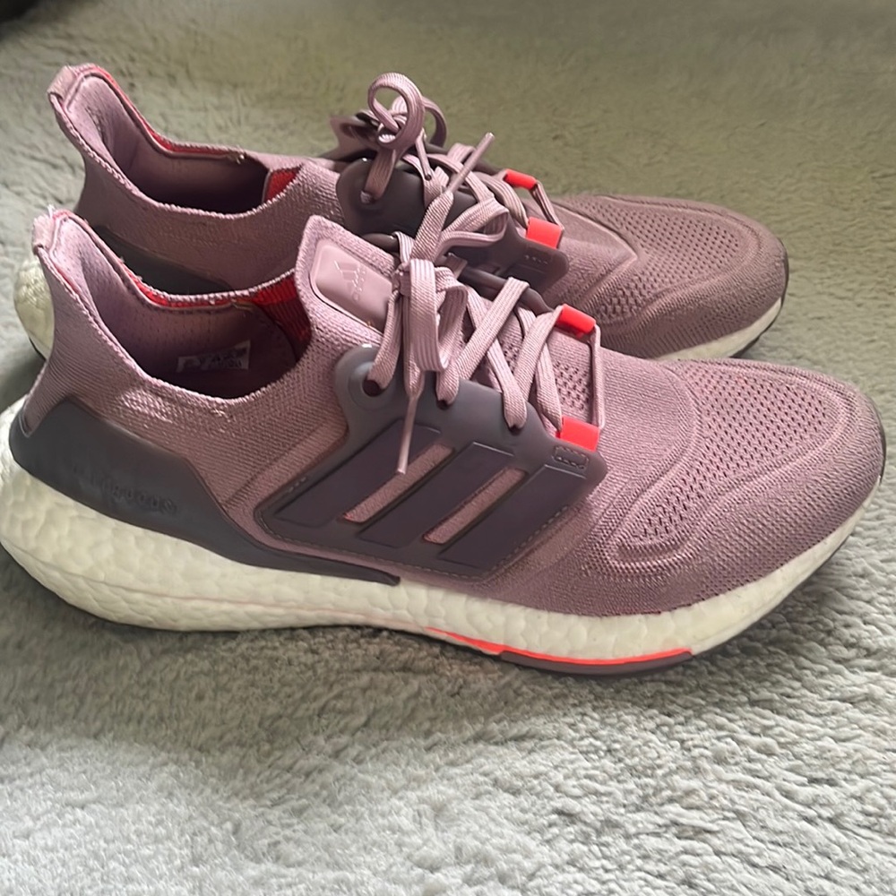 Woman’s size 9.5 ultra boosts